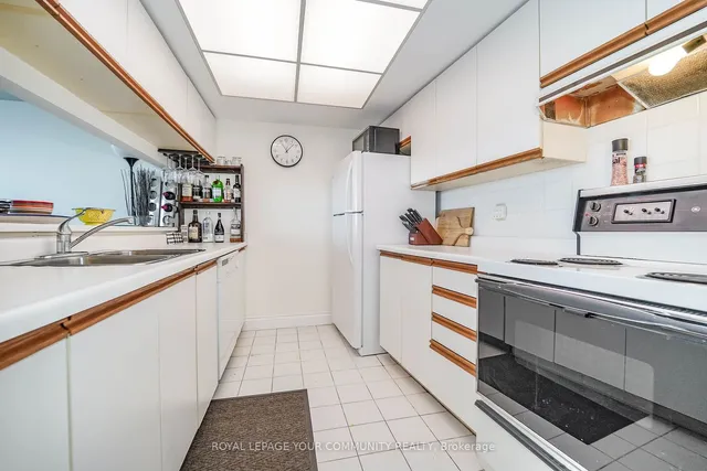 Additional image 11 of 77 Harbour Sq Unit 1909