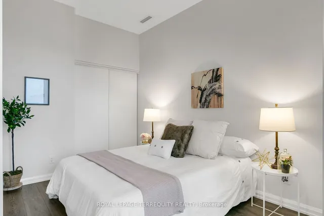 Additional image 19 of 4208 Dundas St Unit 520