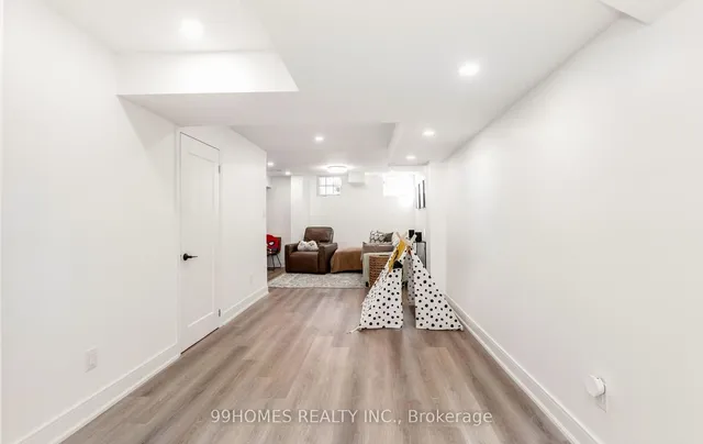 Additional image 19 of 70 Sky Harbour Dr