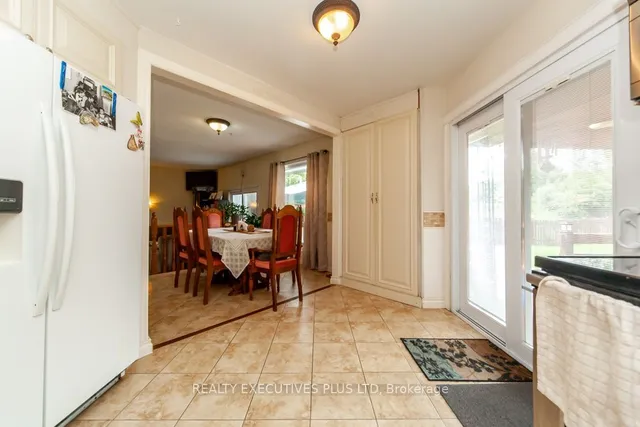Additional image 26 of 46 Lorraine Cres