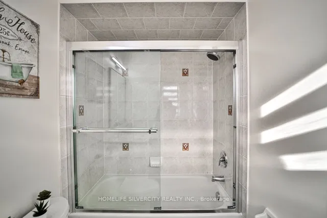 Additional image 20 of 55 Samantha Cres