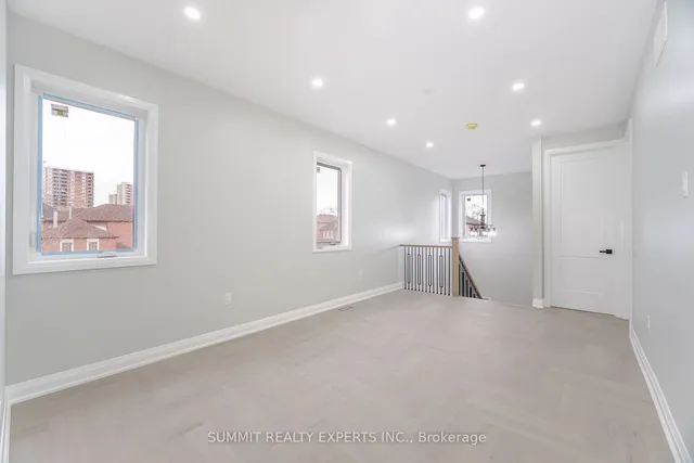 Additional image 22 of 9 Keewatin Gate