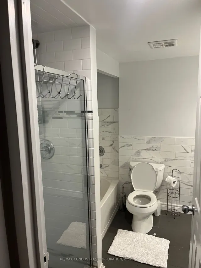 Additional image 13 of 99 Harbour Sq Unit 1211