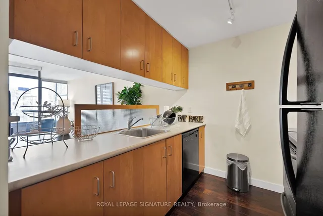 Additional image 8 of 281 Mutual St Unit 2703