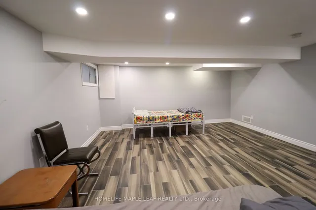 Additional image 38 of 59 Lexington Ave Unit 18