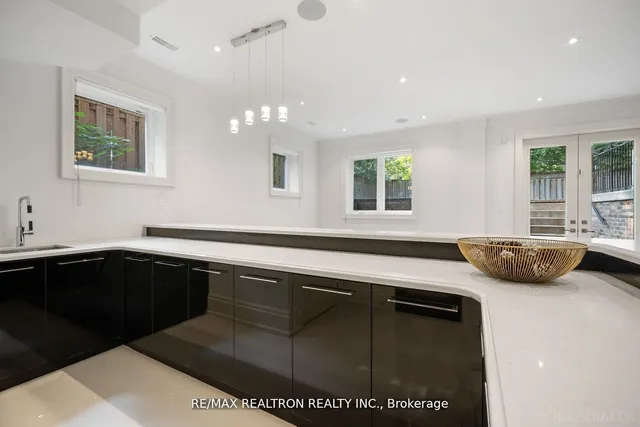 Additional image 36 of 12 Waring Crt