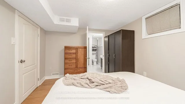 Additional image 31 of 60 Roehampton Cres