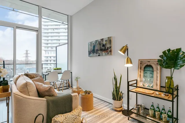 Additional image 9 of 4208 Dundas St Unit 520