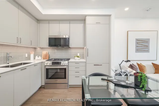 Additional image 6 of 285 Avenue Rd Unit 403