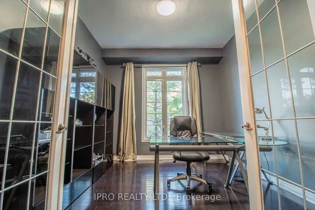 Additional image 4 of 4 Quatro Cres