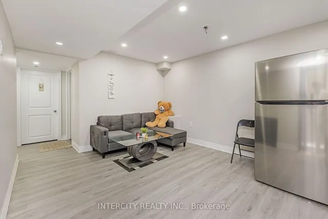 Additional image 34 of 54 Moorcroft Pl