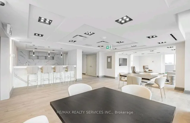 Additional image 13 of 10 Meadowglen Pl Unit 407