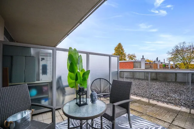 Additional image 25 of 225 Wellesley St Unit 216