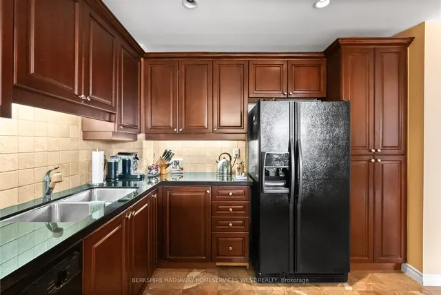 Additional image 18 of 2662 Bloor St Unit 403