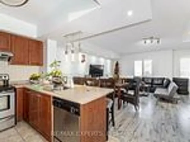 Additional image 9 of 3037 Finch Ave Unit 1036