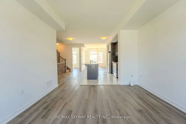 Additional image 12 of 4 Plume St