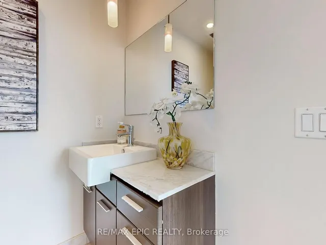 Additional image 23 of 770 Bay St Unit PH308