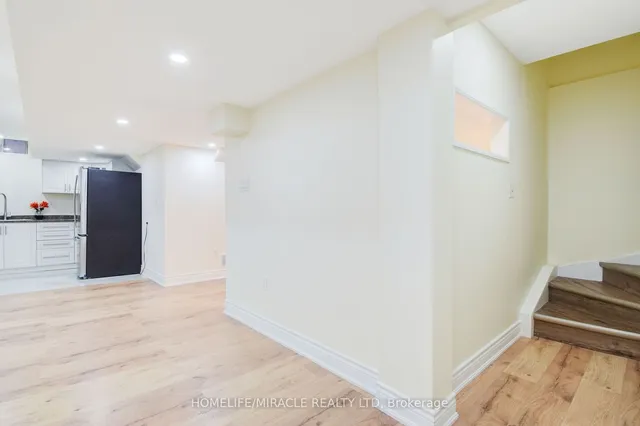 Additional image 37 of 55 Lyndbrook Cres