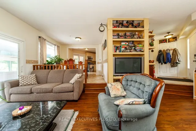 Additional image 30 of 46 Lorraine Cres