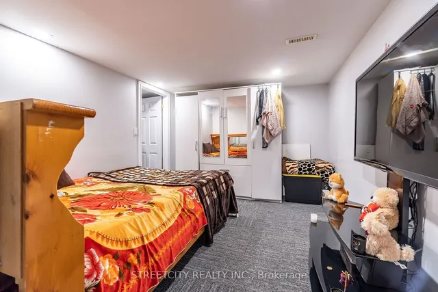 Additional image 19 of 57 Town House Cres