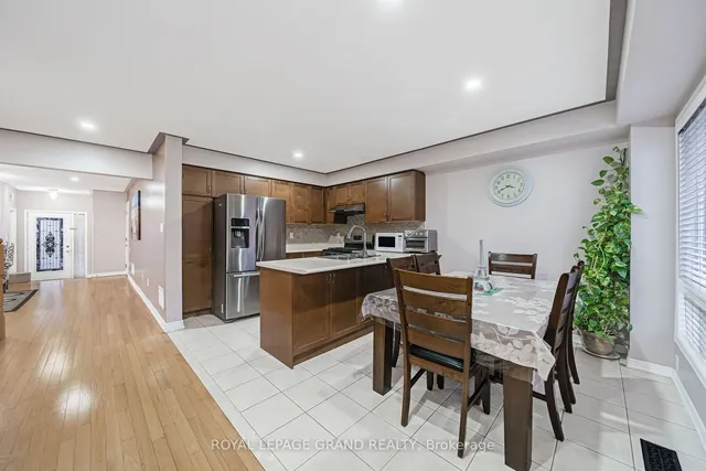 Additional image 15 of 19 Iceberg Tr