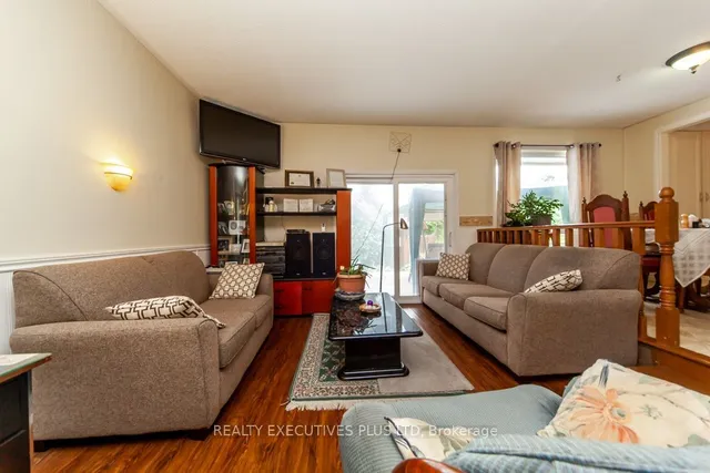 Additional image 32 of 46 Lorraine Cres
