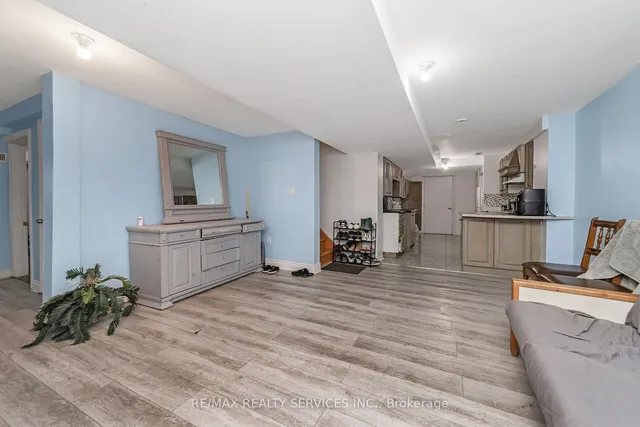 Additional image 35 of 77 Crown Victoria Dr