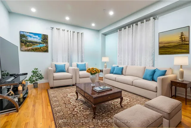 Additional image 4 of 13 Stable Gate