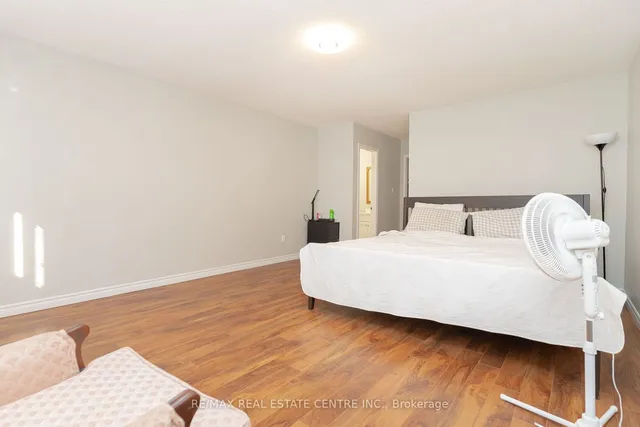 Additional image 22 of 3 Candy Cres