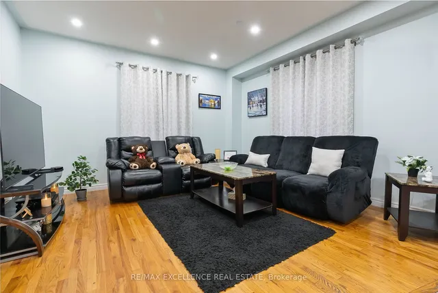 Additional image 5 of 13 Stable Gate