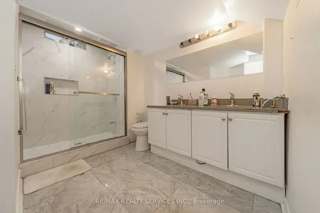 Additional image 36 of 77 Crown Victoria Dr