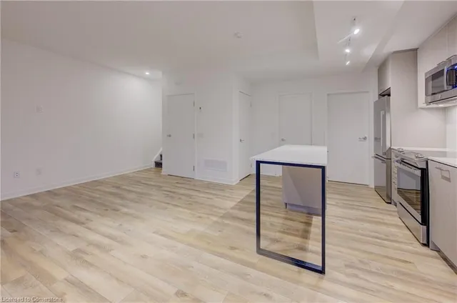 Additional image 9 of 10 Ed Clark Gdns Unit 14