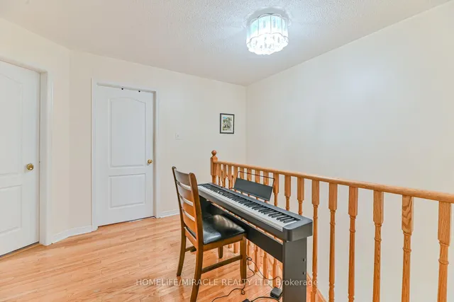 Additional image 16 of 169 Crystal Glen Cres