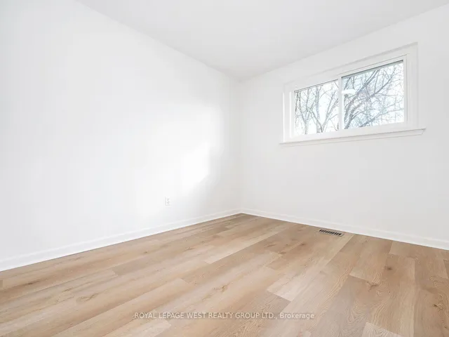 Additional image 16 of 33 Syracuse Cres