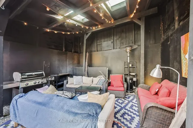 Additional image 32 of 825 Adelaide St