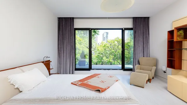 Additional image 34 of 53 Hazelton Ave