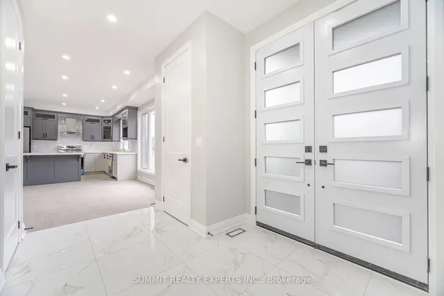 Additional image 8 of 9 Keewatin Gate