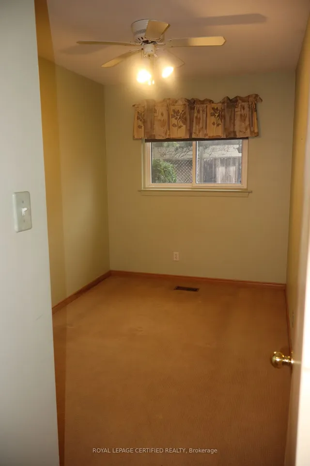 Additional image 21 of 35 Ladore Dr