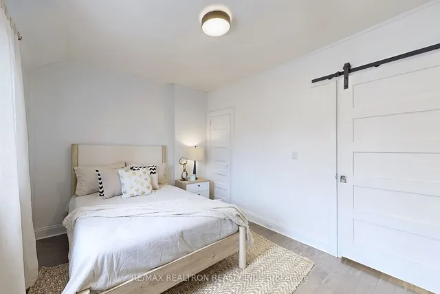 Additional image 22 of 1578 Dundas St