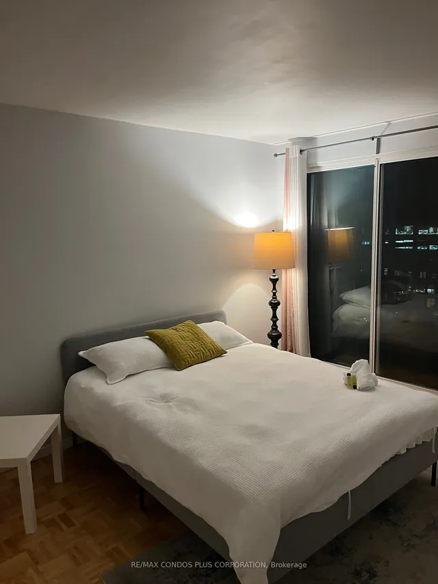 Additional image 10 of 99 Harbour Sq Unit 1211