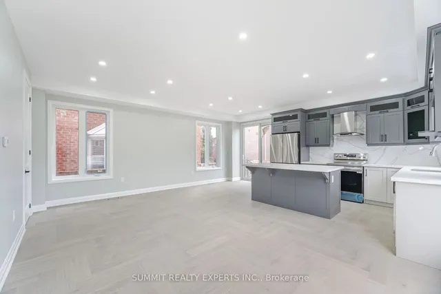 Additional image 11 of 9 Keewatin Gate