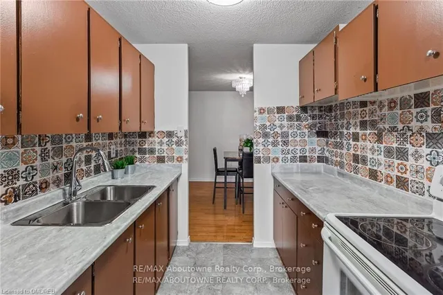 Additional image 11 of 17 KNIGHTSBRIDGE Rd Unit 1104