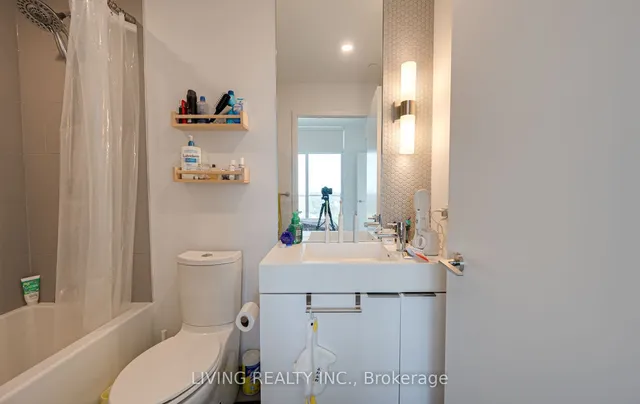 Additional image 29 of 33 Helendale Ave Unit 1512