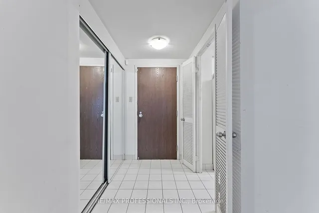 Additional image 30 of 717 Bay St Unit 602