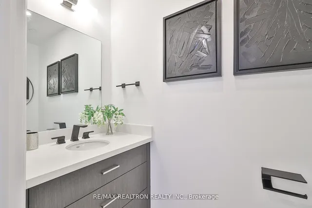 Additional image 25 of 285 Avenue Rd Unit 502