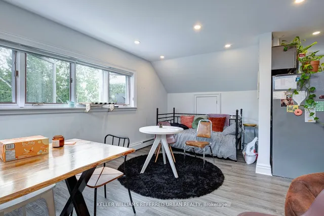 Additional image 25 of 42 High Park Blvd