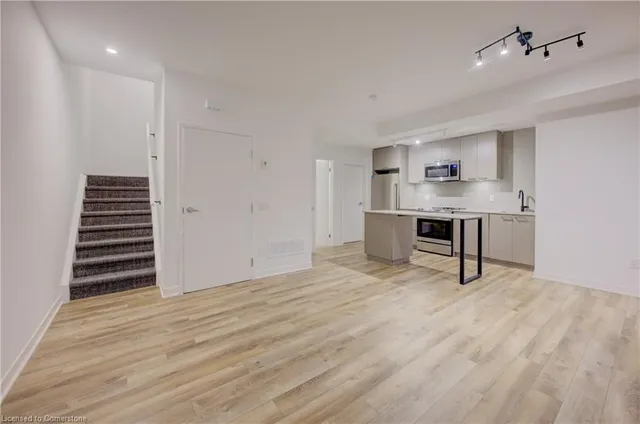 Additional image 15 of 10 Ed Clark Gdns Unit 14