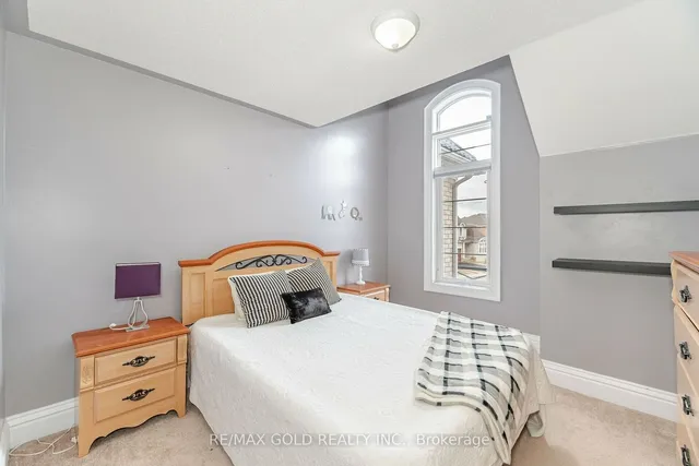 Additional image 17 of 26 Regis Circ