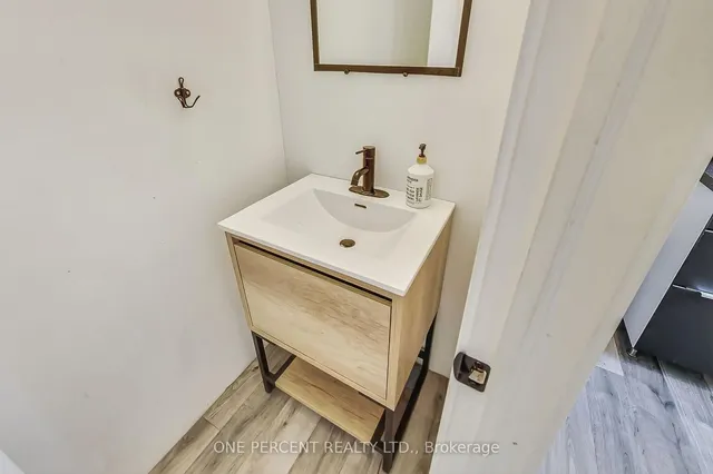 Additional image 17 of 825 Adelaide St