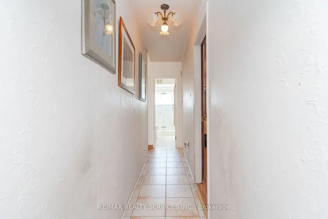 Additional image 11 of 1652 Jane St